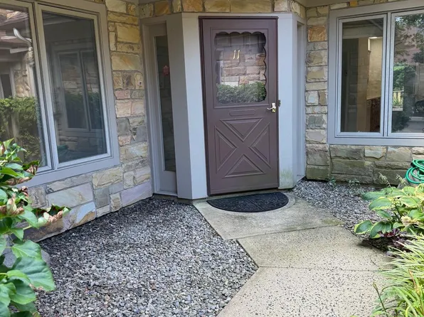 11 Marvin Ct, Lawrence Township, NJ 08648
