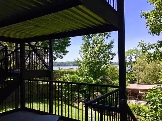 2 bed, 940 sqft, $3,200 — Photo 2