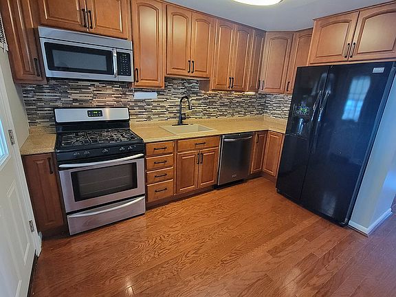 4th image of 8185 Del Haven Rd