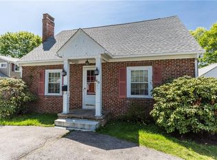 40 Chester Ave, Warwick, RI 02889