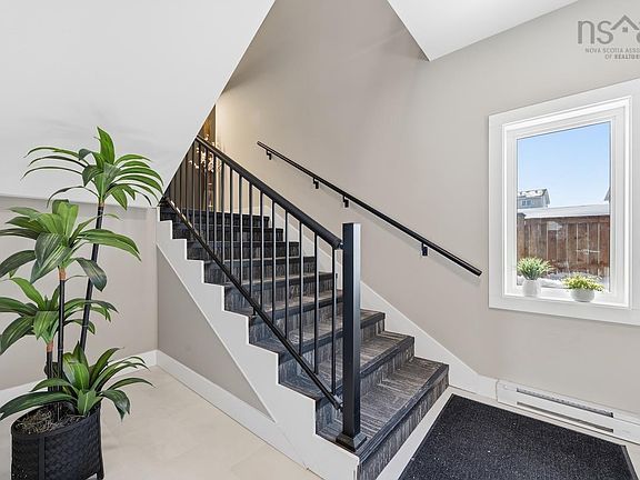 4th image of 386 Cow Bay Rd