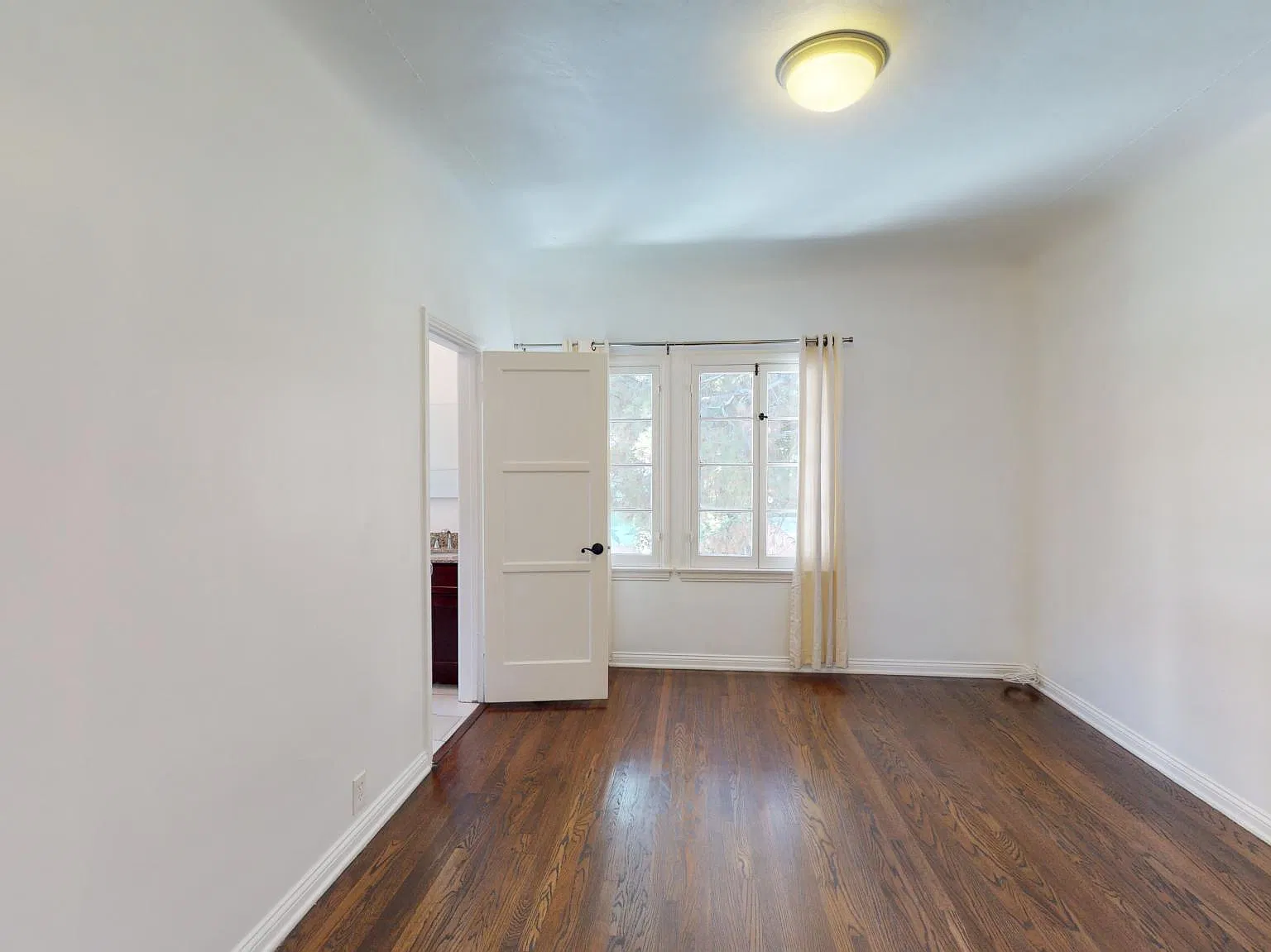 3 bed, 1892 sqft, $5,900 — Photo 3