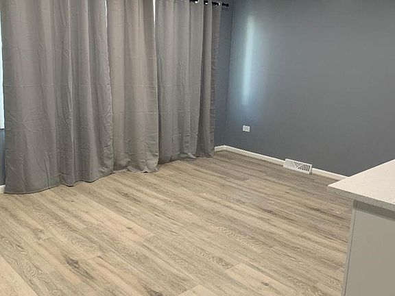 3rd image of 6542 S Carpenter St