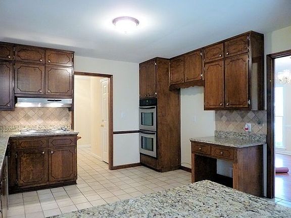 5th image of 22 Brookcrest Dr
