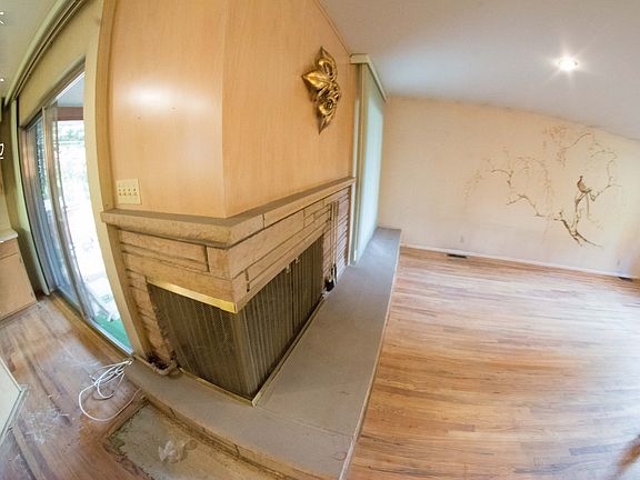 Living room (wide angle)