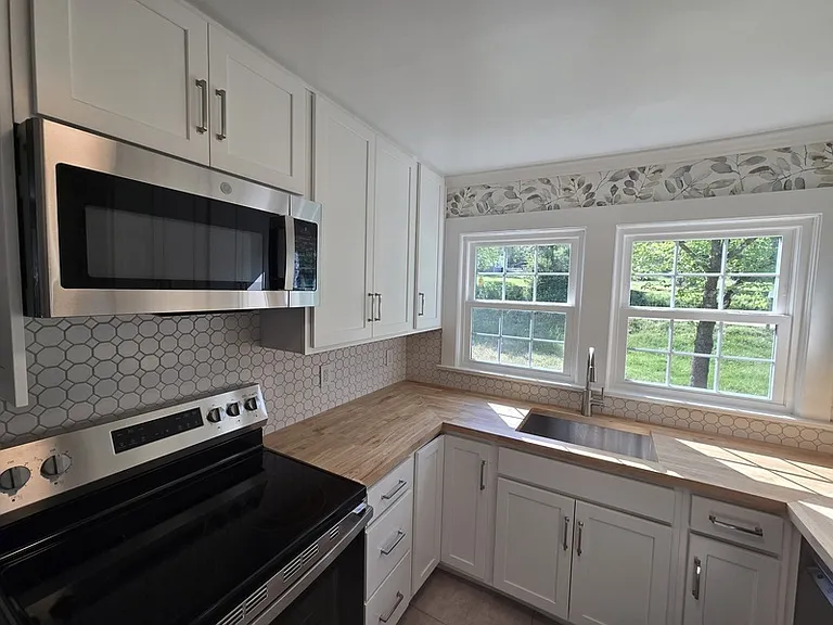 4094 University Dr #A — Photo 2