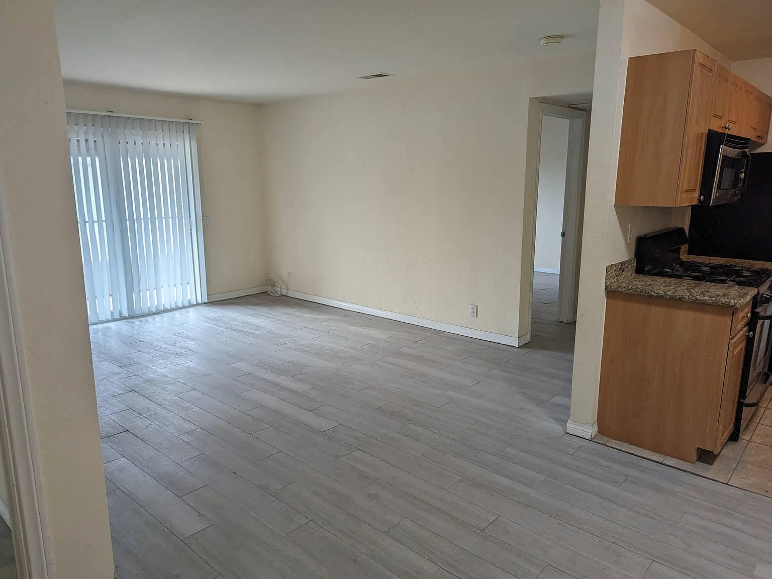240 W Lincoln Ave W — Photo 4