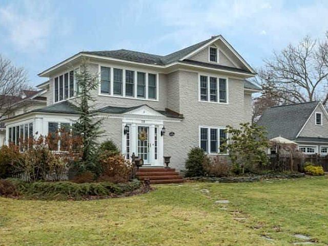 1st image of 10 Lawrence Dr