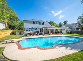 8106 Edinburgh Dr, Springfield, VA 22153