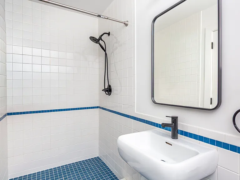 212 Meadows W — Photo 22