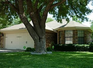 4804 Colonial Park Dr, Haltom City, TX 76117