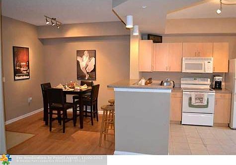 5th image of 533 NE 3rd Ave APT 421