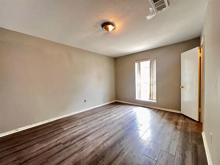 13819 Wickersham Ln — Photo 13
