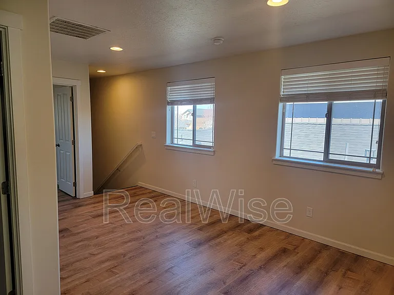170 NW 30th St — Photo 8