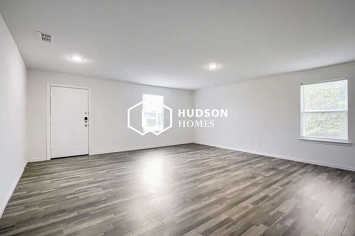 330 Flagship Ln — Photo 4