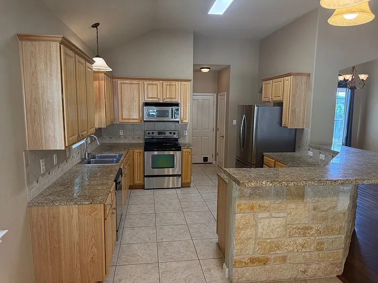 270 Delanoy — Photo 8
