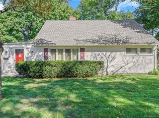 255 Seaver Cir, Bridgeport, CT 06606