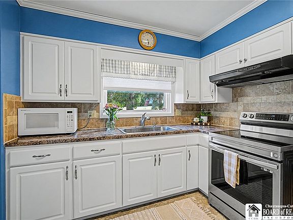4th image of 39 W Fairmount Ave