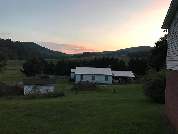 4th image of 210 Walker Ln