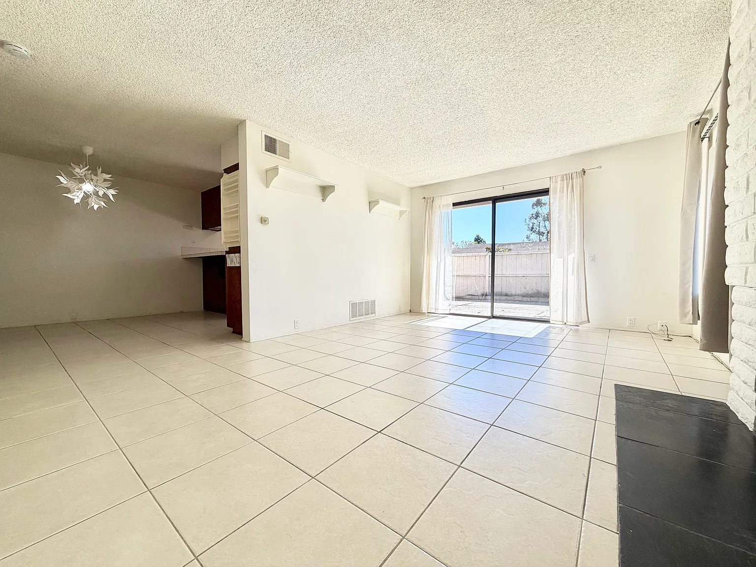 4 bed, 1450 sqft, $4,650 — Photo 2