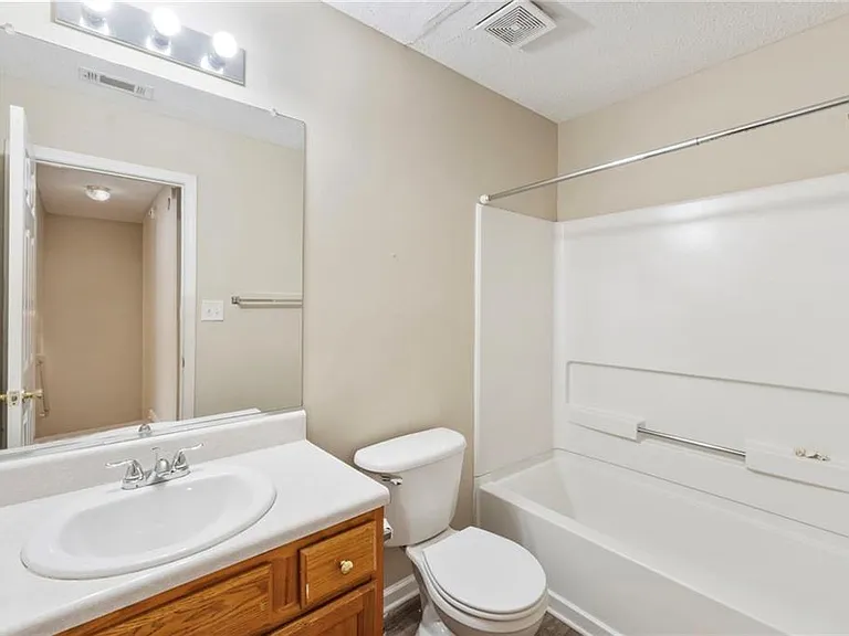6750 Sunset Hills Blvd — Photo 30