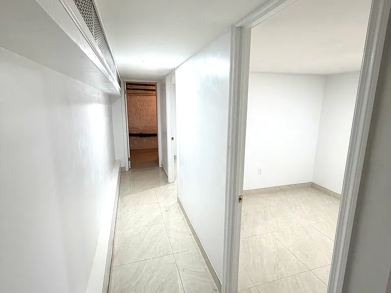 2040 E 23rd St #BASEMENT — Photo 4