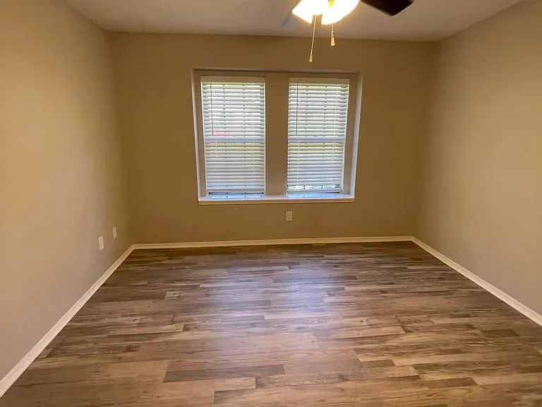 4615 Gladstone Dr — Photo 17