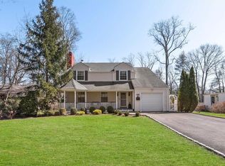 4 Livingston Rd, Scarsdale, NY 10583