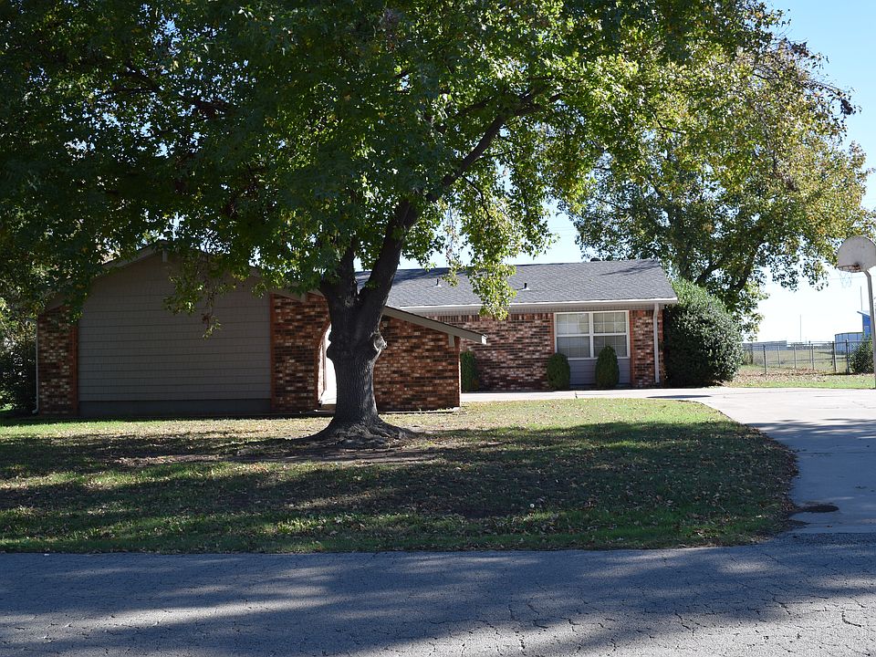 1st image of 720 S Peach Ave