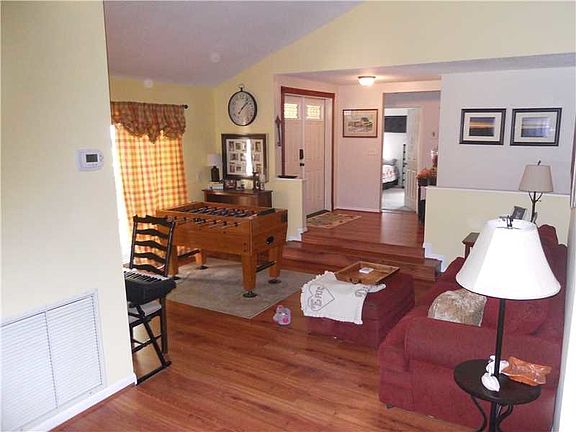 4th image of 264 NW 92nd Ter