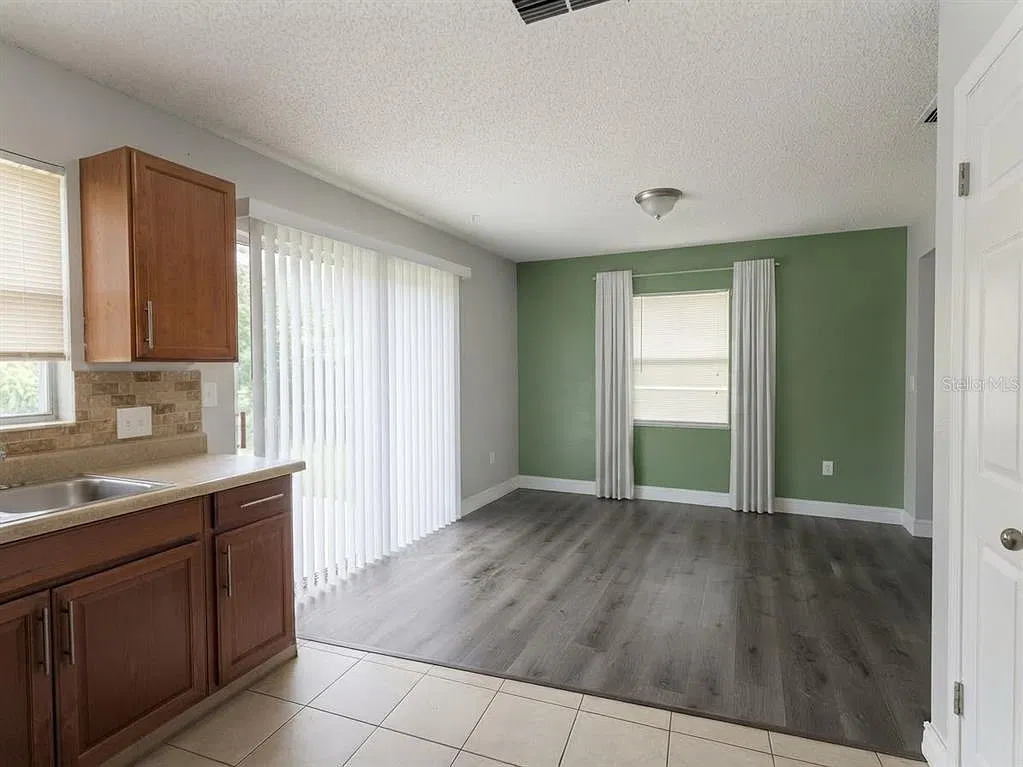 2 bed, 2.0 bath, 908 sqft, $1,575 — Photo 4