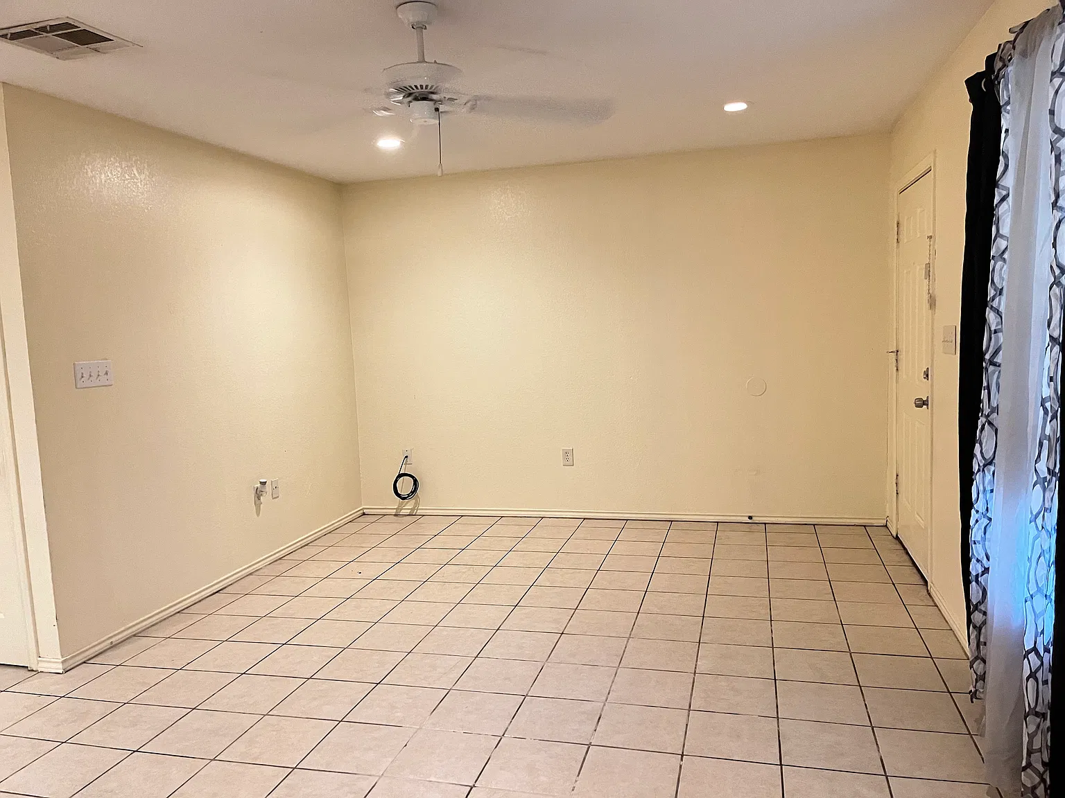 3 bed, 2.5 bath, 1331 sqft, $1,500 — Photo 3