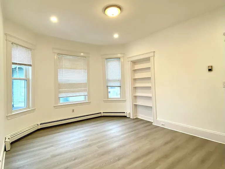 20 Howard St #2 — Photo 3