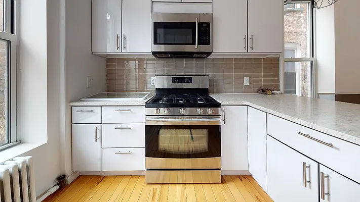 Rented by Bond New York | media 11