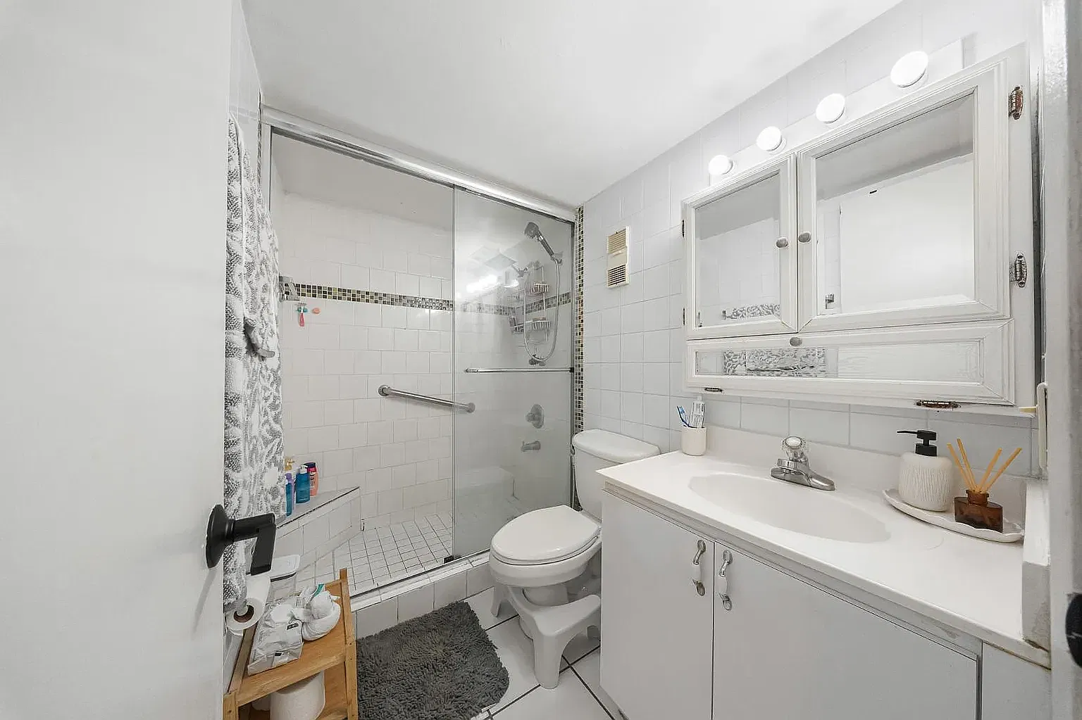 1 bed, 849 sqft, $1,875 — Photo 4