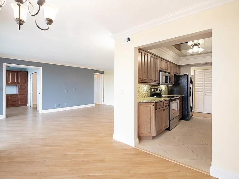 800 Jeffery St #409 — Photo 5