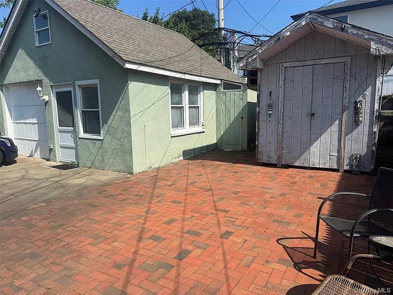 657 E Penn St — Photo 15