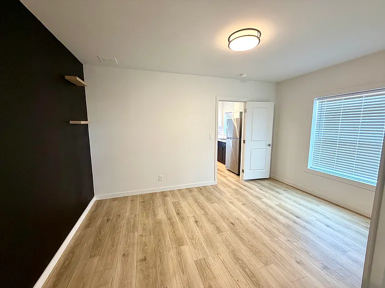 317 W 8th St #25 — Photo 14
