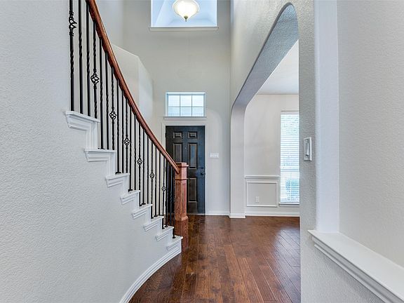 2nd image of 2344 Ranchview Dr
