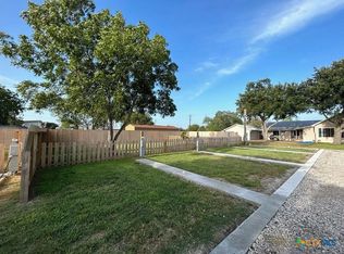 507 E Plasuela St, Refugio, TX 78377