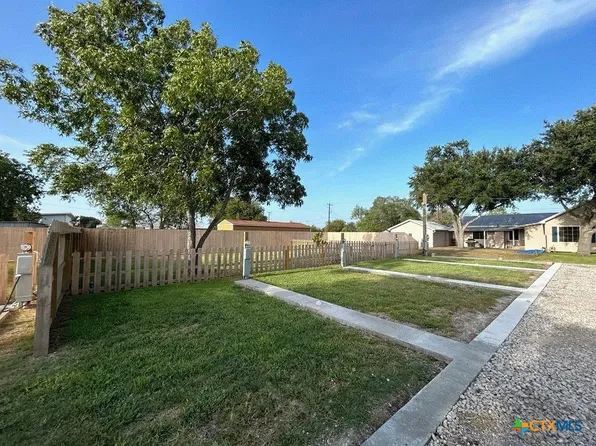 507 E Plasuela St, Refugio, TX 78377