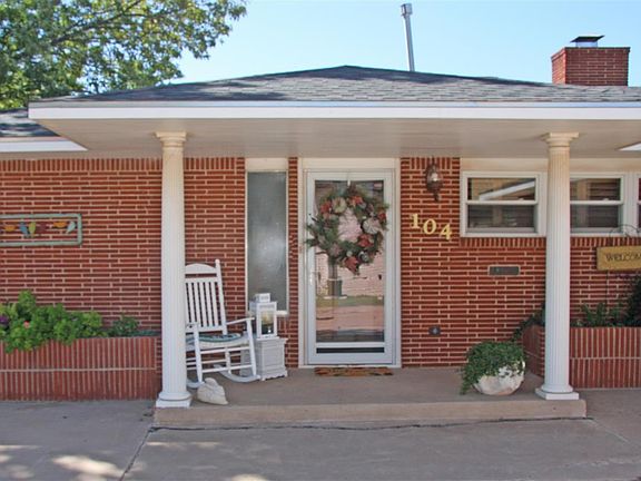 3rd image of 104 E Christopher Dr