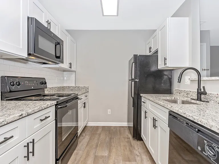 Valor Apartments — Photo 9