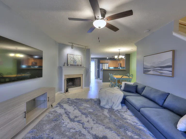 589 Bradburn Village Cir — Photo 8