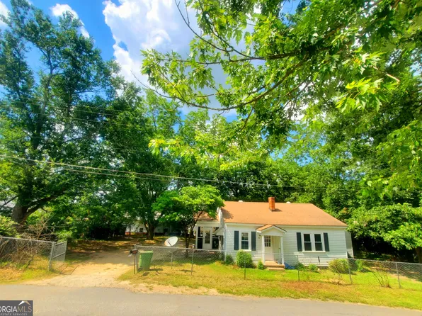 140 Carlton St, Royston, GA 30662
