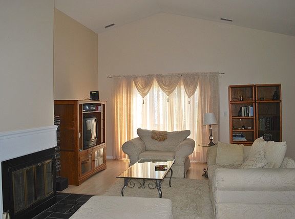 3rd image of 7421 Canterbury Pl #22-5
