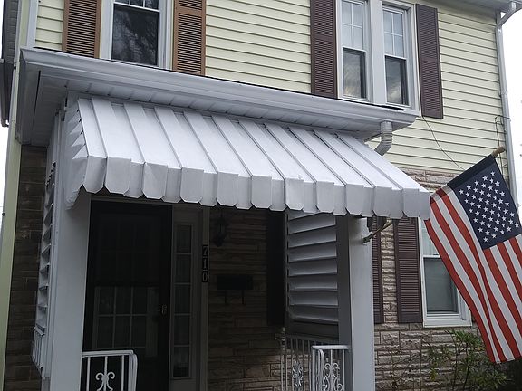 2 story home with garage