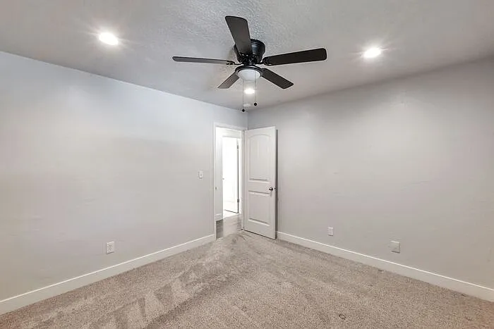 2151 W 300 North St — Photo 13