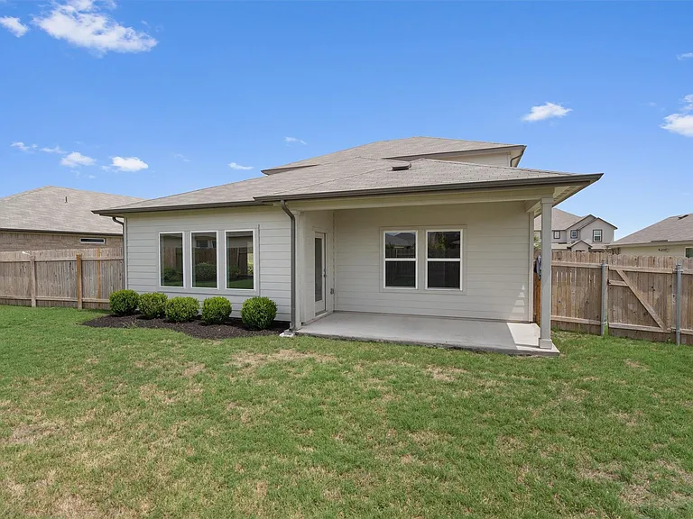 209 Golden Plains Pkwy — Photo 35