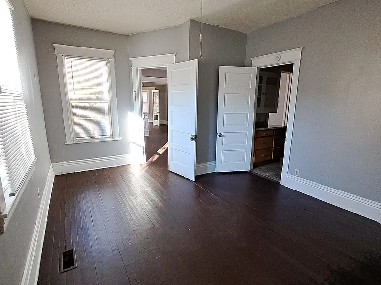 90 Winifred St W — Photo 35